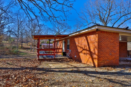 Country Home in a Subdivision in Thayer Missouri - image 19