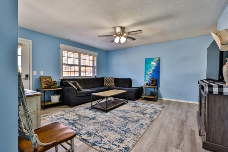 Country Home in a Subdivision in Thayer Missouri - image 9