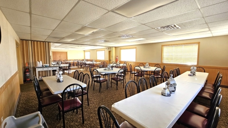 Turn key family restaurant for sale in Glendive - image 2