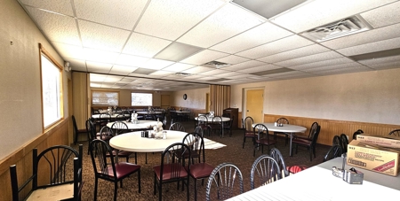 Turn key family restaurant for sale in Glendive - image 3