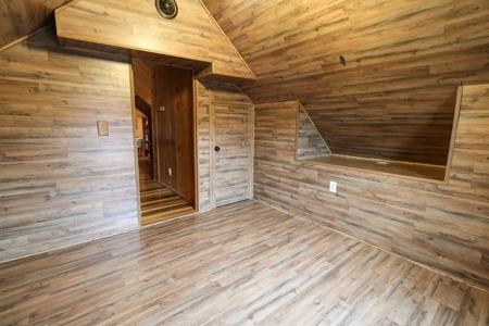 Log home Kentucky Horse Farm for sale on 12 + acres - image 24