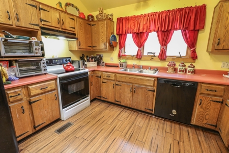 Log home Kentucky Horse Farm for sale on 12 + acres - image 32
