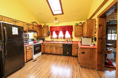 Log home Kentucky Horse Farm for sale on 12 + acres - image 8
