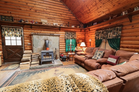 Log home Kentucky Horse Farm for sale on 12 + acres - image 9