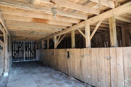 Log home Kentucky Horse Farm for sale on 12 + acres - image 1