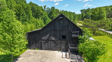 Log home Kentucky Horse Farm for sale on 12 + acres - image 34