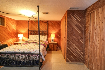 Log home Kentucky Horse Farm for sale on 12 + acres - image 30