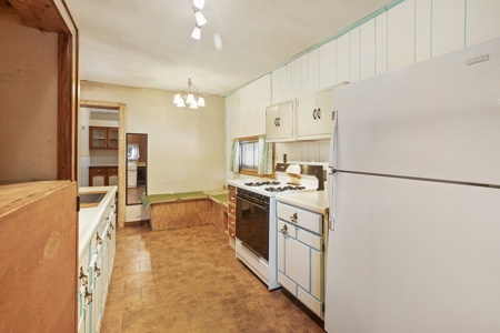 Adorable Mountain Home For Sale In Colorado - image 17
