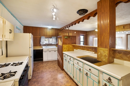 Adorable Mountain Home For Sale In Colorado - image 21
