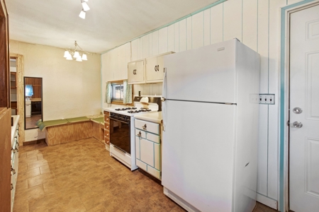 Adorable Mountain Home For Sale In Colorado - image 19