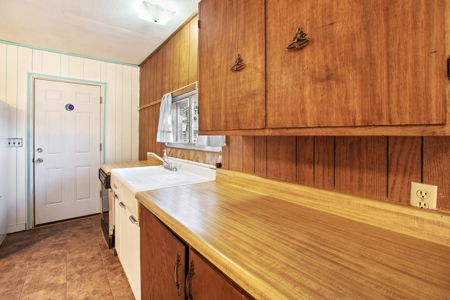 Adorable Mountain Home For Sale In Colorado - image 16