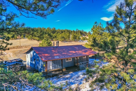 Adorable Mountain Home For Sale In Colorado - image 3