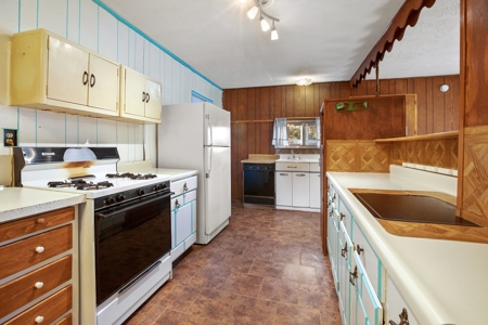 Adorable Mountain Home For Sale In Colorado - image 22