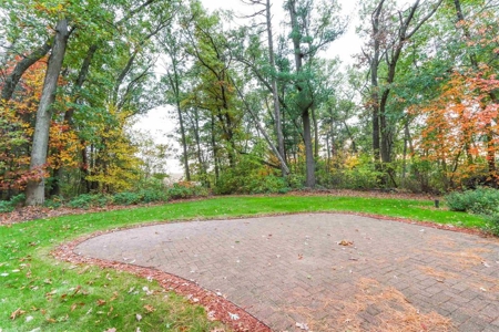 Country Home For Sale with 2 Acres in Amherst Junction - image 39