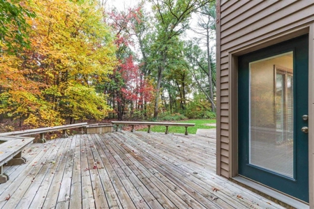 Country Home For Sale with 2 Acres in Amherst Junction - image 40