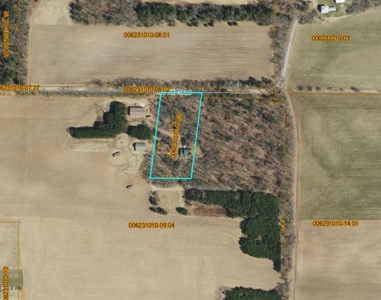 Country Home For Sale with 2 Acres in Amherst Junction - image 1