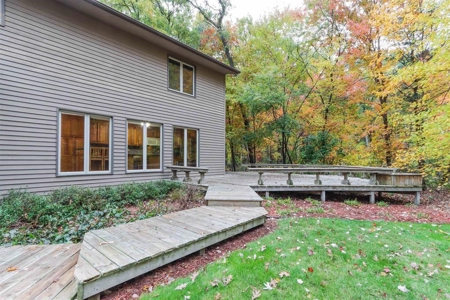 Country Home For Sale with 2 Acres in Amherst Junction - image 41