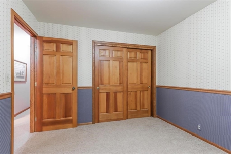 Country Home For Sale with 2 Acres in Amherst Junction - image 16