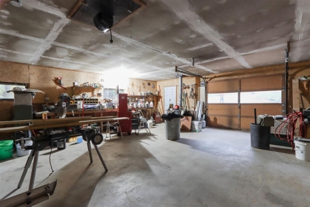 Country Home For Sale with 2 Acres in Amherst Junction - image 4