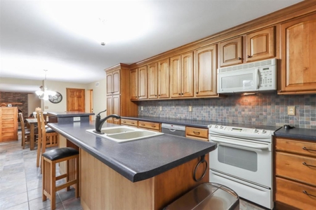 Country Home For Sale with 2 Acres in Amherst Junction - image 37