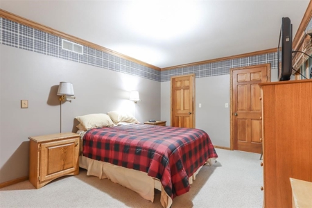 Country Home For Sale with 2 Acres in Amherst Junction - image 25
