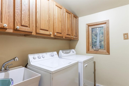 Country Home For Sale with 2 Acres in Amherst Junction - image 10