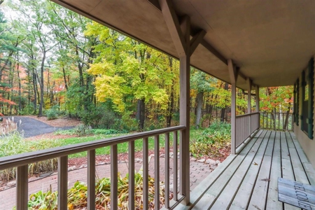Country Home For Sale with 2 Acres in Amherst Junction - image 42