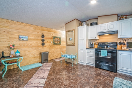 3/2 Home in Aransas Pass, TX on 3 acres - image 25