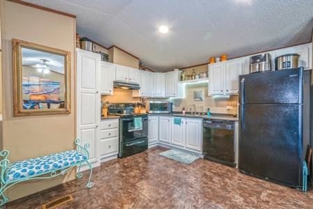 3/2 Home in Aransas Pass, TX on 3 acres - image 22
