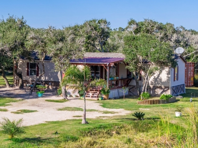 3/2 Home in Aransas Pass, TX on 3 acres - image 3