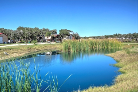 3/2 Home in Aransas Pass, TX on 3 acres - image 5
