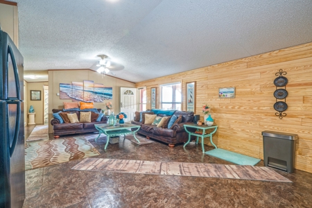 3/2 Home in Aransas Pass, TX on 3 acres - image 24