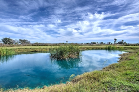 3/2 Home in Aransas Pass, TX on 3 acres - image 4