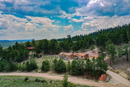 Mountain Home With Panoramic Views in Ranch Of The Rockies - image 1