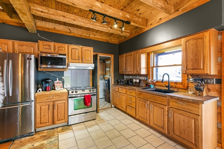 Waterfront Log Home for Sale on Lake Hayes in Gibson Co. TN - image 6