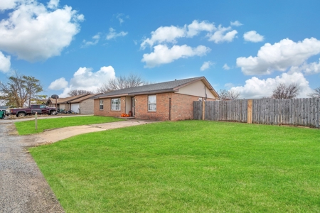 Home For Sale In Mangum, Oklahoma - image 2