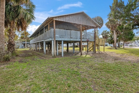 Waterfront Home For Sale In Suwannee Florida - image 3