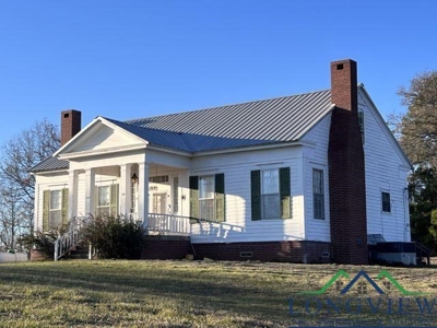 Historic Colonial Home on Hill for Sale in Cushing, Texas - image 1