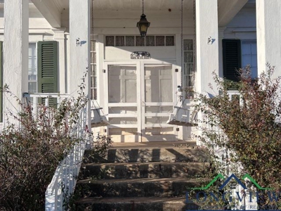 Historic Colonial Home on Hill for Sale in Cushing, Texas - image 2