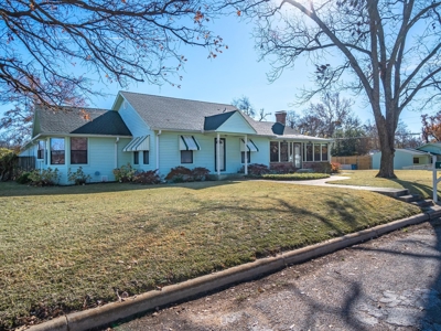 Winnsboro Wood County 3/2/4 Large Home In Town For Sale - image 6