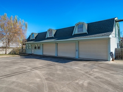 Winnsboro Wood County 3/2/4 Large Home In Town For Sale - image 9