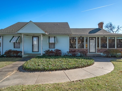 Winnsboro Wood County 3/2/4 Large Home In Town For Sale - image 1