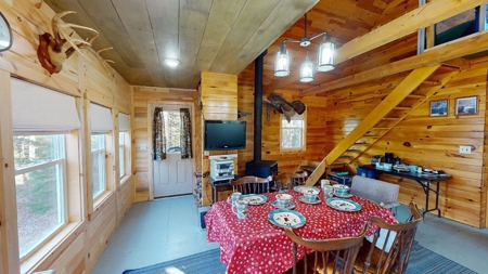 Charming Cabin on 70 Acres in Maine - image 7