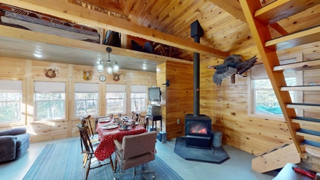 Charming Cabin on 70 Acres in Maine - image 3