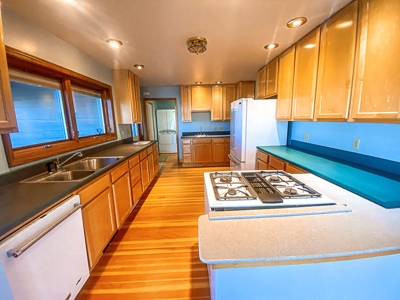 Country Home on Acreage For Sale near Lewistown, Montana - image 40