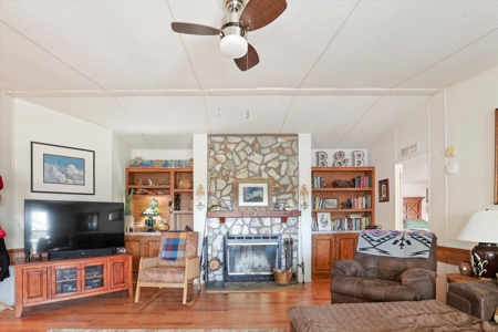 3 bedrooms 2 bath mobile home on 5.11acres - image 10