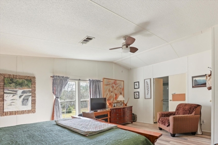3 bedrooms 2 bath mobile home on 5.11acres - image 7