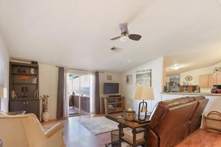 3 bedrooms 2 bath mobile home on 5.11acres - image 17