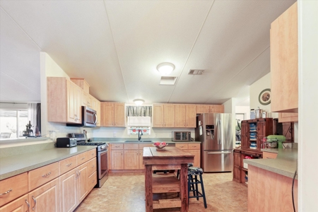 3 bedrooms 2 bath mobile home on 5.11acres - image 12