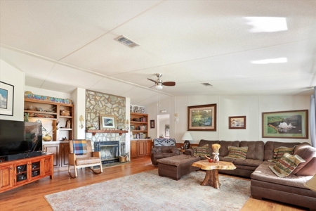 3 bedrooms 2 bath mobile home on 5.11acres - image 11